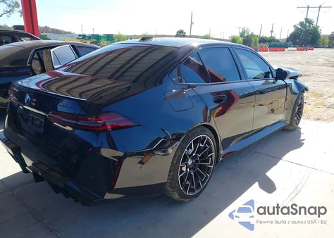 2026 BMW M5 z USA, uszkodzony, nr VIN WBS83FK0XTCW04385